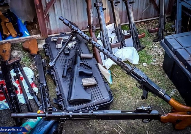 rozbity gang handlarzy bronia