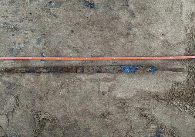 długi miecz odkryty w szwecji